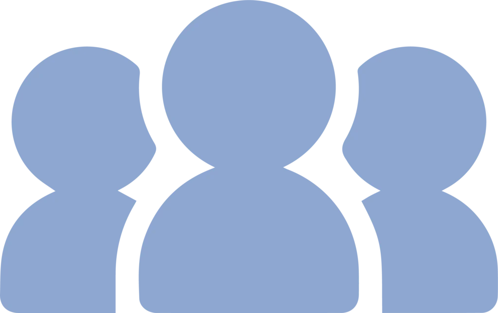 Pictogramme représentant trois têtes de bonhommes, symbolisant le suivi des athlètes et l’encadrement personnalisé en CrossFit